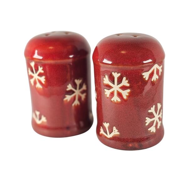 Red Ceramic Snowflake Salt Pepper Shaker Set Holiday Winter Kitchen Decor 3.75" - Picture 5 of 12
